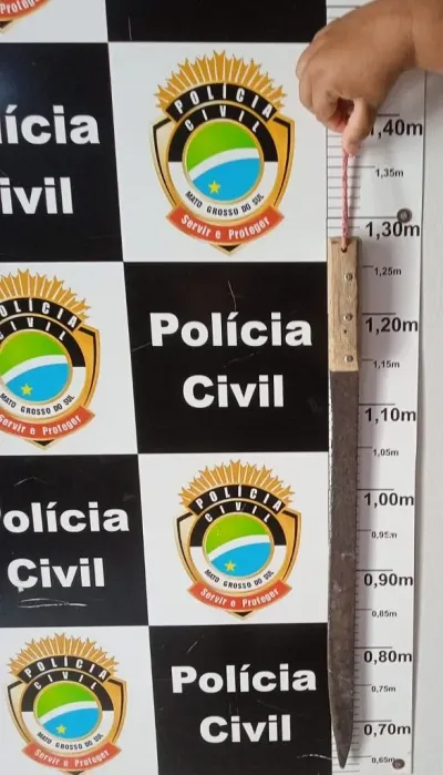 Imagem da notícia Idoso de 74 anos é preso em flagrante por ameaçar ex-companheira com facão de 1,28m em Alcinópolis